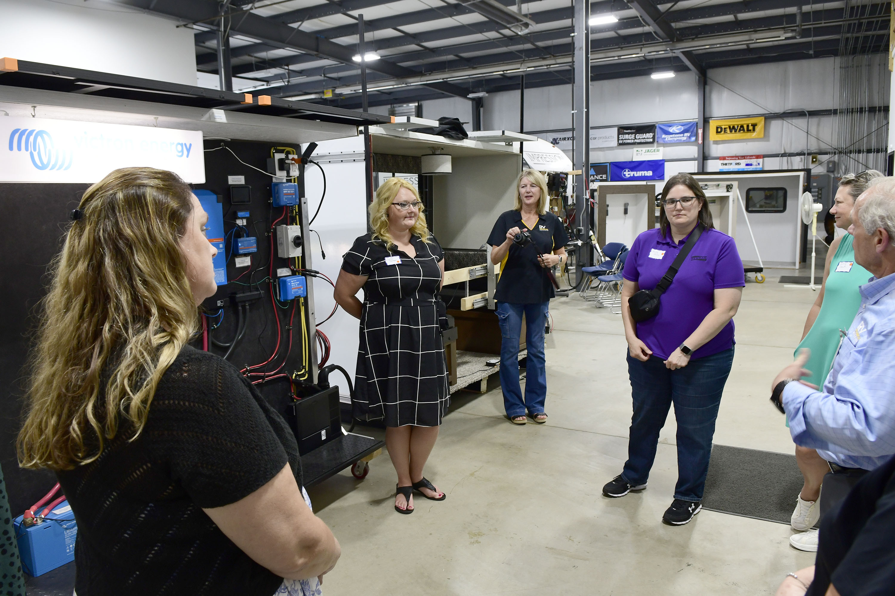 Women in RVTI shop